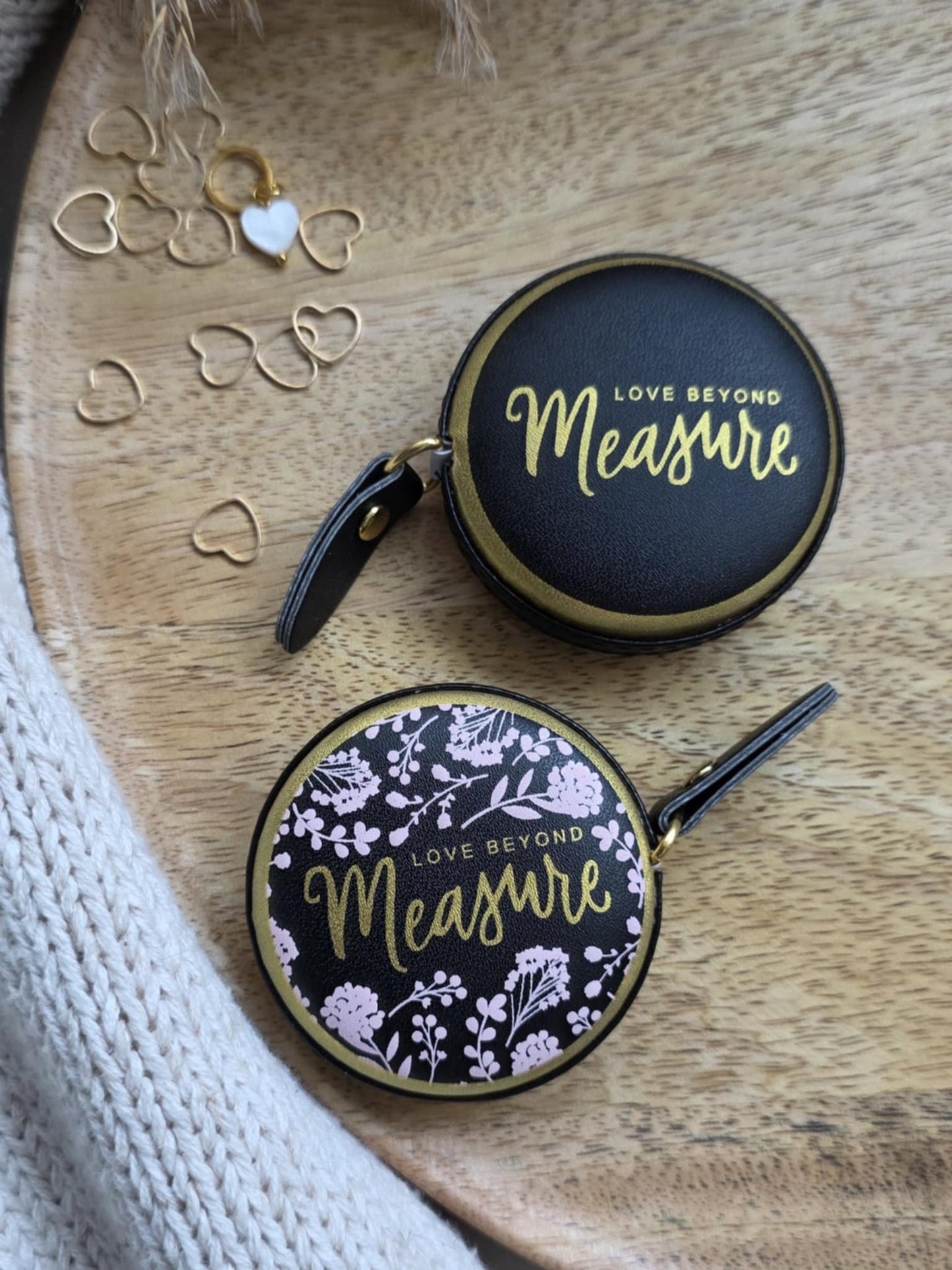 (UKENS PRODUKT) Målebånd "Love beyond measure"