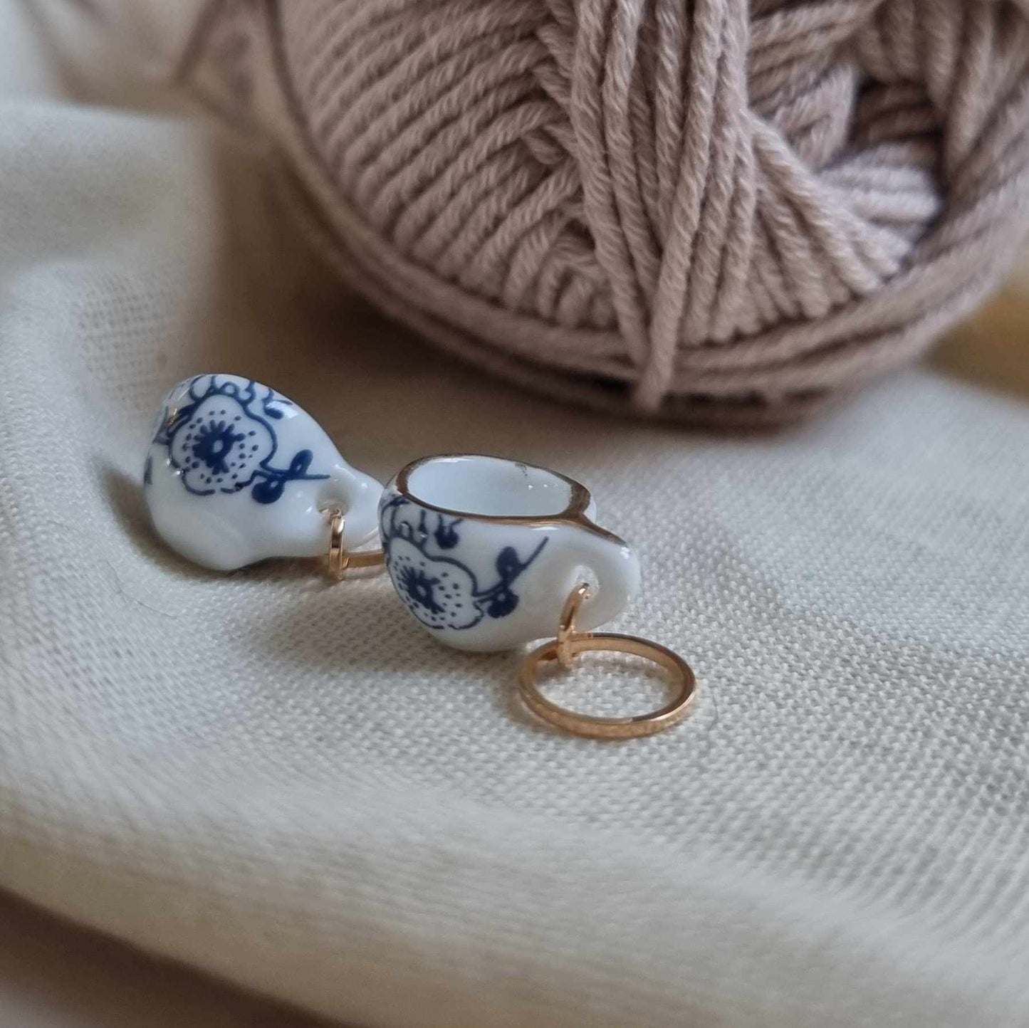 Porselenskopp med blått mønster - Maskemarkør