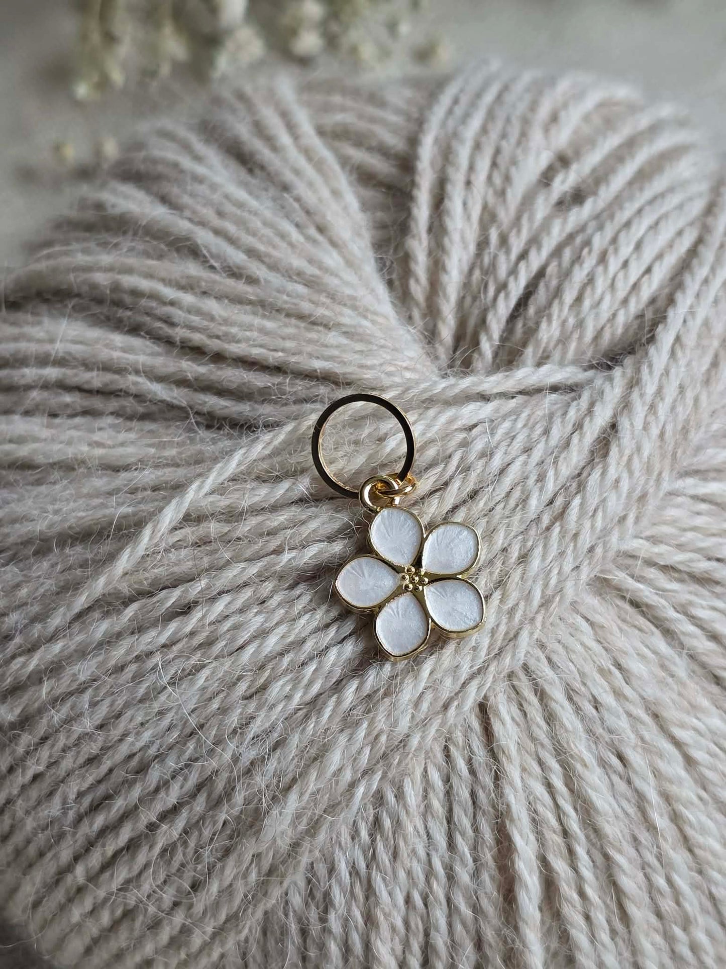 (VÅRNYHET) Hvit blomst - Maskemarkør