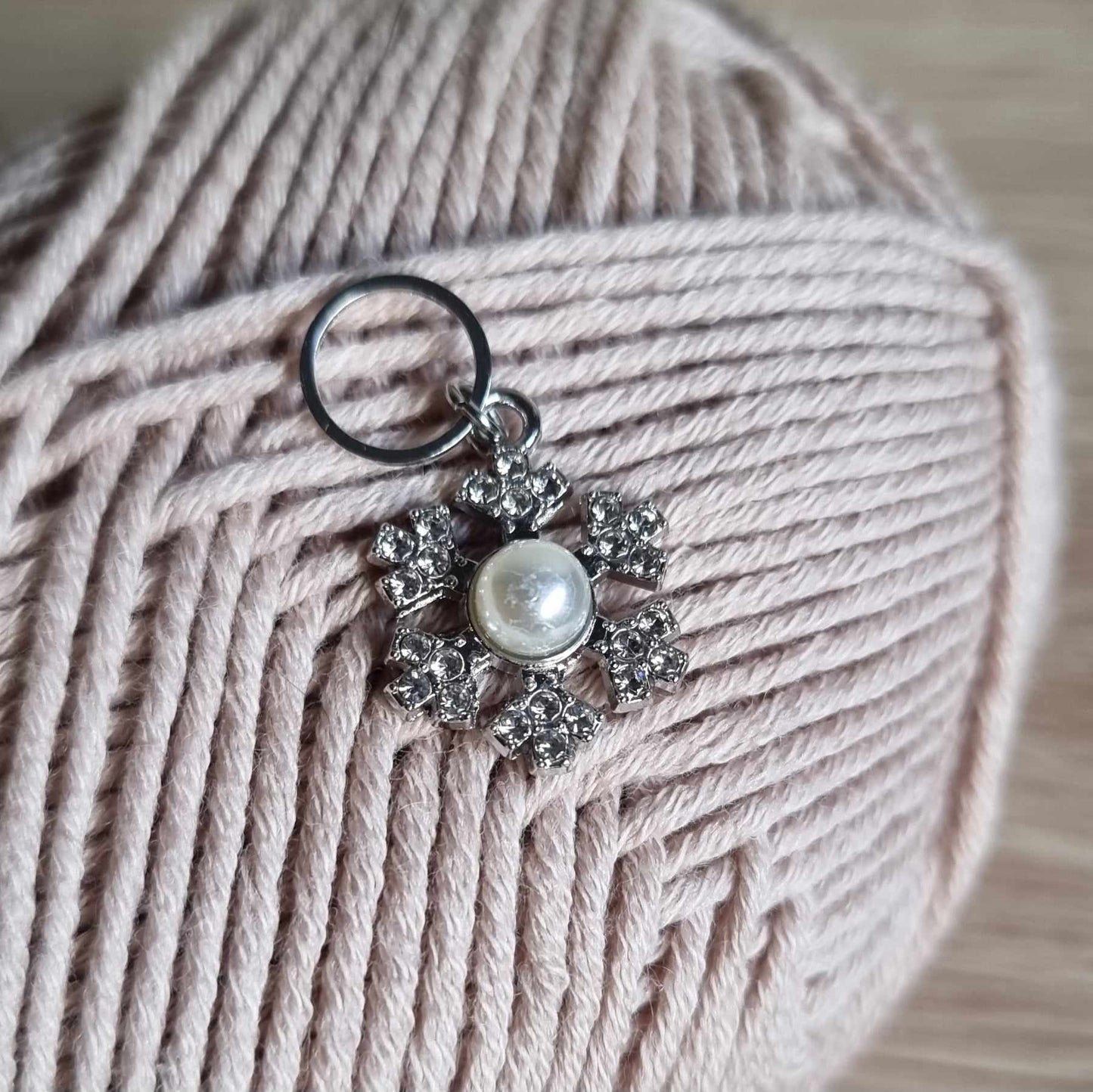 (VINTERNYHET) Snøkrystall med perle og bling - Maskemarkør