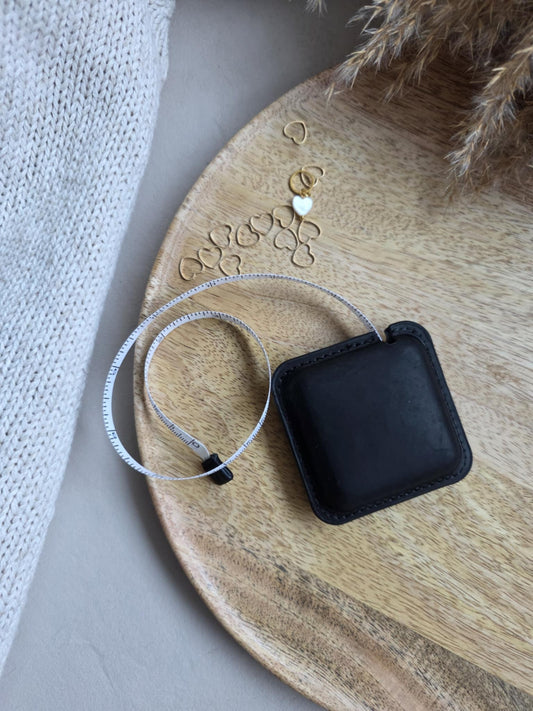 (UKENS PRODUKT) Målebånd i skinn