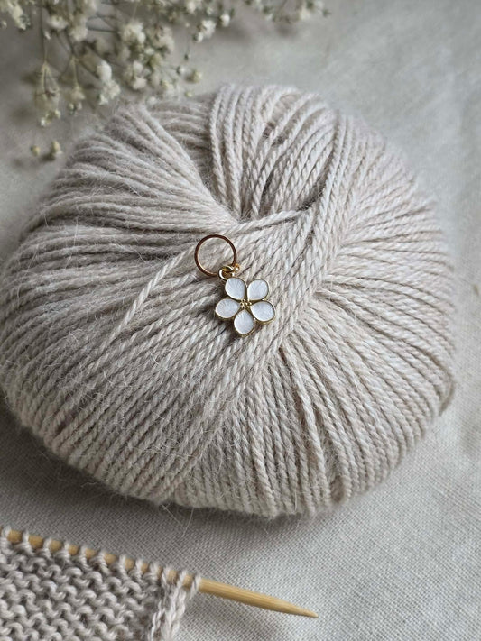 (VÅRNYHET) Hvit blomst - Maskemarkør