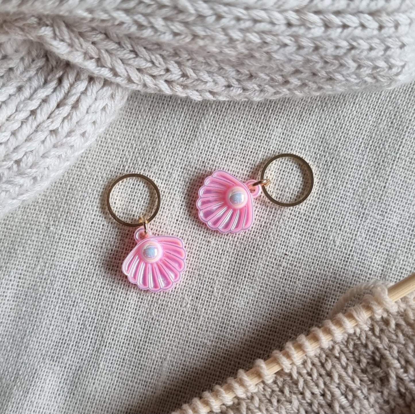Rosa skjell med perle - Maskemarkør
